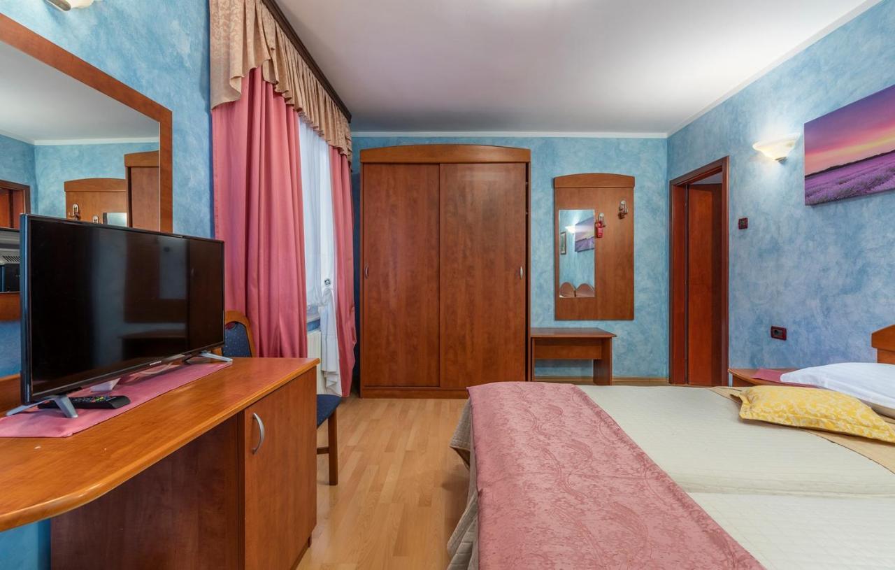 Apartments And Rooms Laura 帕津 外观 照片